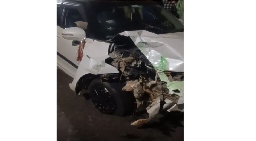Car hits autorickshaw in Chandrasekharpur of Bhubaneswar: 3 critically injured Car hits autorickshaw in Chandrasekharpur