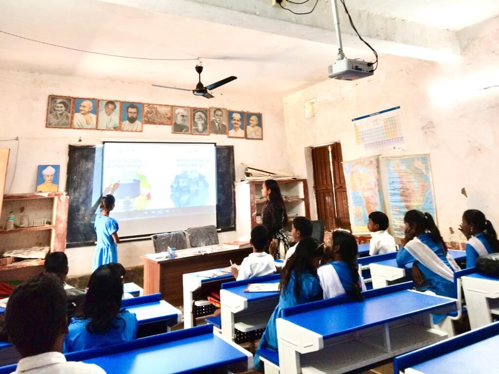 ବେଦାନ୍ତ ଆଲୁମିନିୟମର ଜ୍ଞାନ ଜ୍ୟୋତି କାର୍ଯ୍ୟକ୍ରମ ରାୟଗଡ଼ା ଏବଂ କଳାହାଣ୍ଡିରେ ଶିକ୍ଷାଦାନକୁ ସ୍ମାର୍ଟ କରିଛି 600 students benefit from digital education